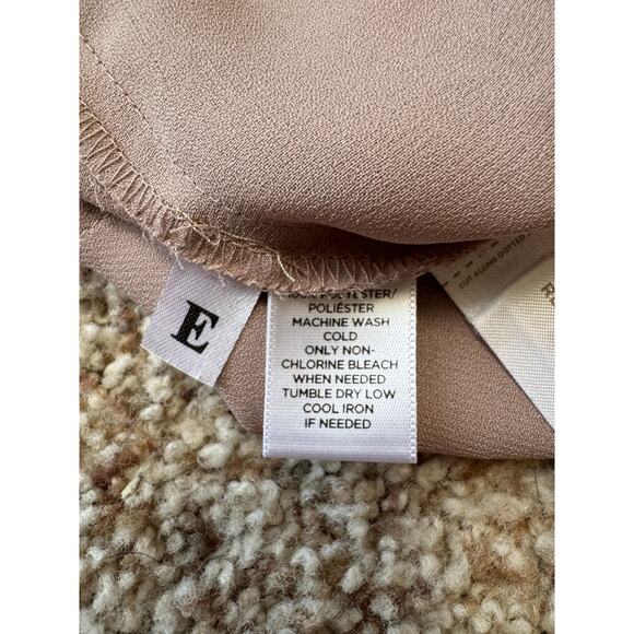 Ann Taylor LOFT Women's Blush colored blouse, Simple, elegant, size Med - Picture 8 of 9